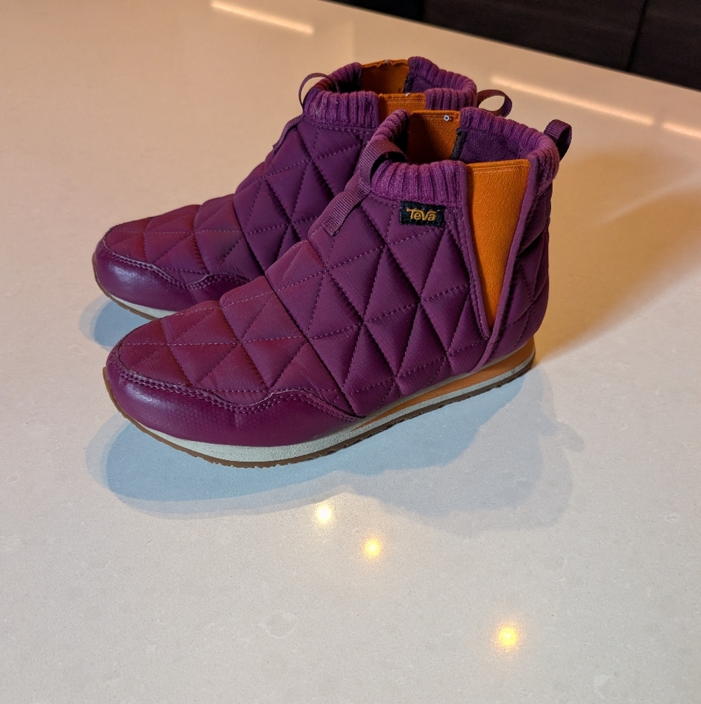 Teva Re-ember Bootie Size 8